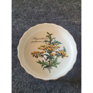 A Villeroy & Boch Botanica Small  Dish, Chrysanthemum Parthenium Pattern